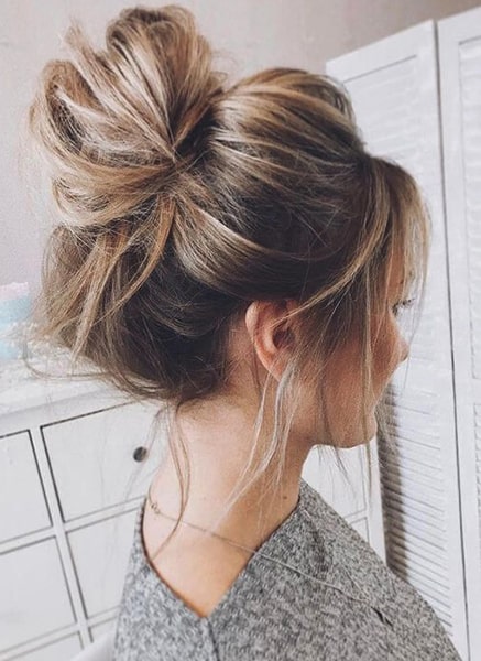 messy-bun-quick-hairstyles-min