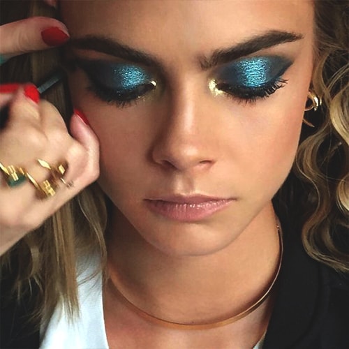 metallic-blue-eye-makeup