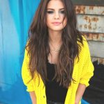 selena-gomez-beachy-hair-min