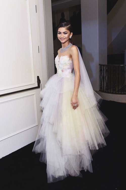 zendaya-white-gown-2016-min