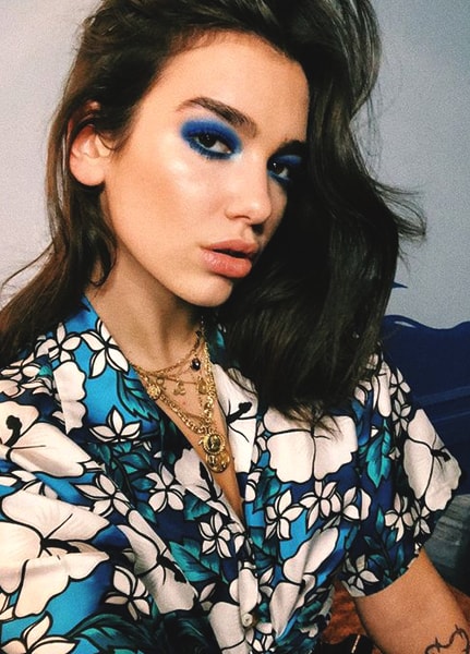 dua-lipa-colorful-makeup-look-min