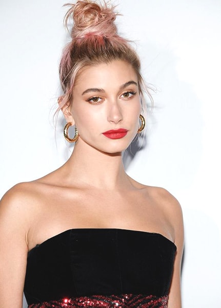 hailey-baldwin-dior-dinner-makeup-red-lipstick