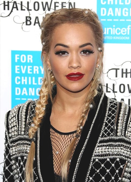 rita-ora-red-lipstick-shiny-eye-shadow