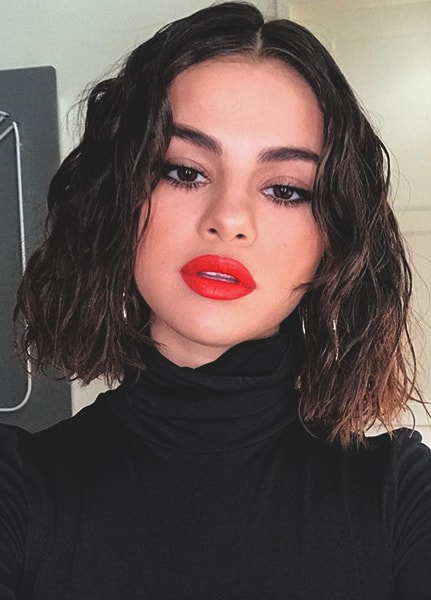 selena-gomez-red-lipstick-look