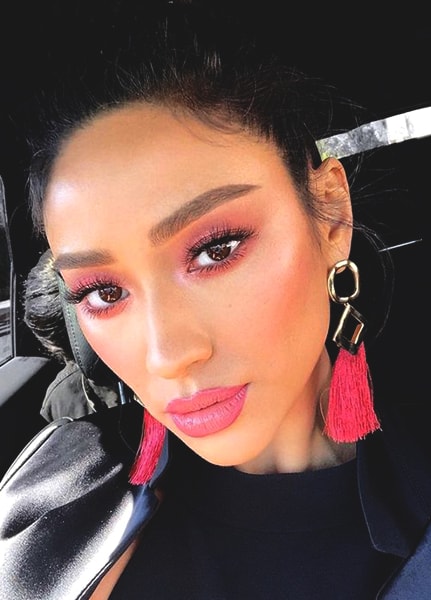 shay-mitchell-pink-lipstick-makeup-look-min