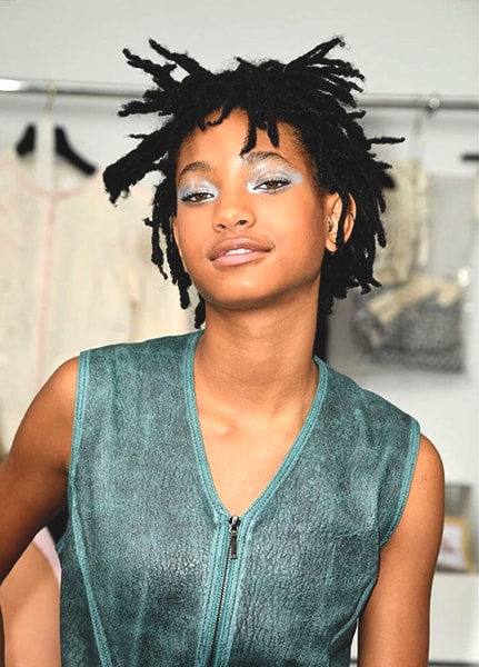 willow-smith-glowy-eye-shadow-makeup-min