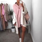 pink-shirt-white-sneaker-styling-for-fall