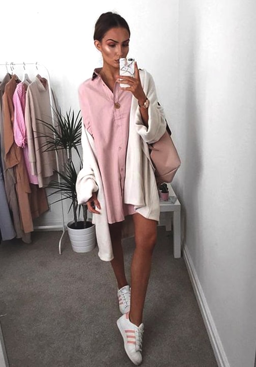 pink-shirt-white-sneaker-styling-for-fall