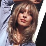 curtain-bangs-hairstyle-trend-blonde-hair-hairstyle-ideas-min
