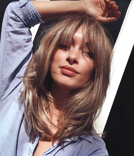 curtain-bangs-hairstyle-trend-blonde-hair-hairstyle-ideas-min