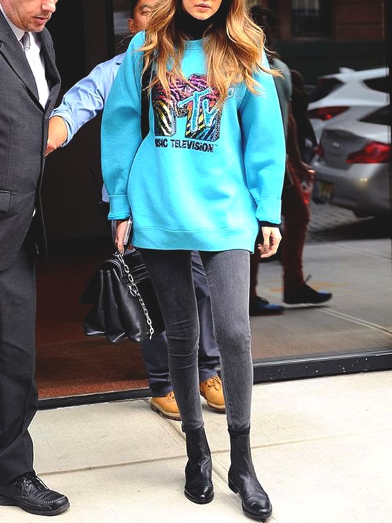 gigi-hadid-blue-graphic-sweatshirt-fall-fashion-look-for-school-outfits