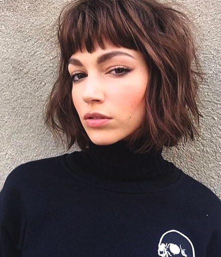 short-bob-wavy-bob-baby-bang-haircut-trends-min