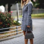 sneaker-plaid-blazer-outfit-street-style-from-nyfw-fall-2018-min