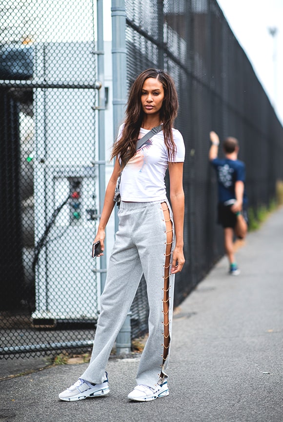 sneaker-trackpant-side-stripe-outfit-street-style-nyfw-2019-min