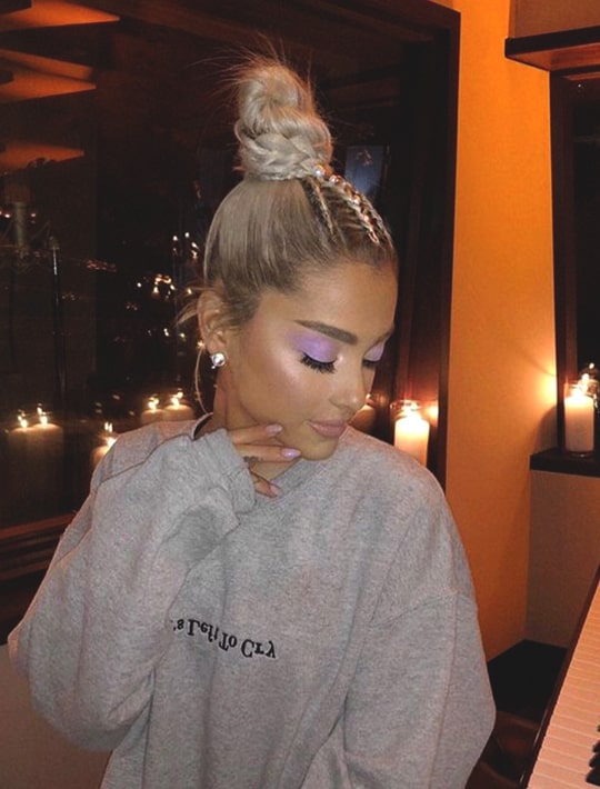 ariana-grande-blonde-hair-bun-hairstyle-min