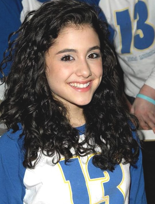 ariana-grande-curly-hairstyle-2008-min