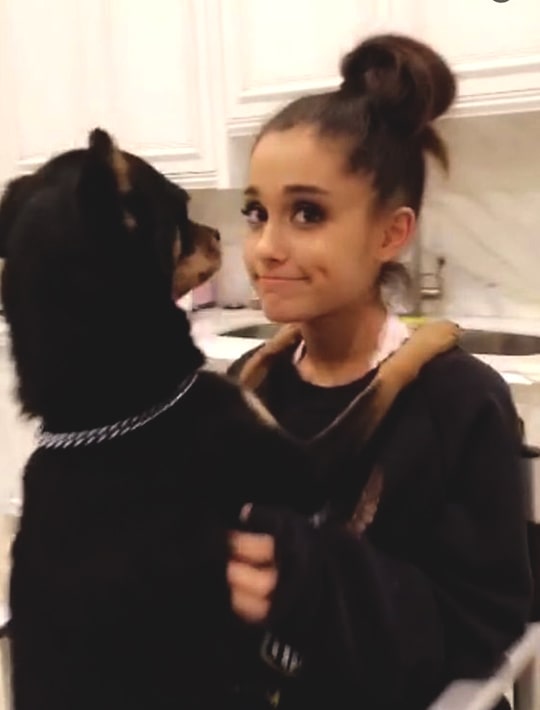 ariana-grande-messy-bun-hairstyle-min