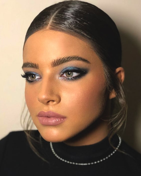 blue-smokey-eye-makeup-eyeliiner-min