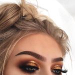 gold-smokey-eye-makeup-min