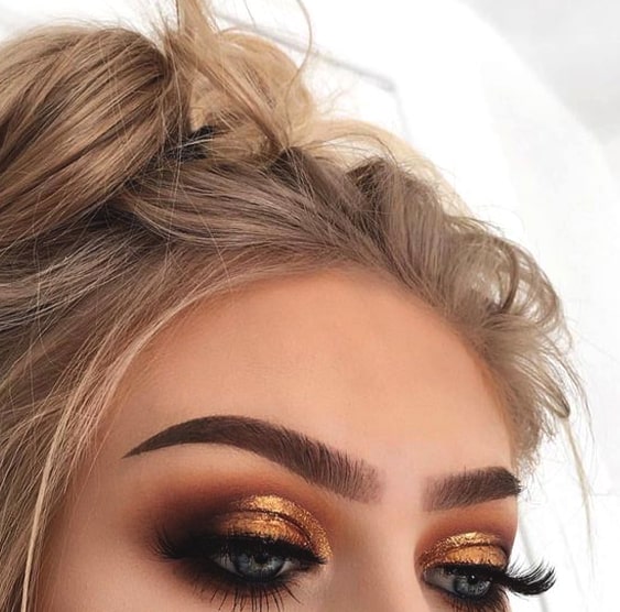 gold-smokey-eye-makeup-min