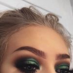 green-smokey-eye-makeup-for-green-eyes-min