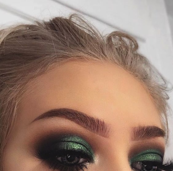 green-smokey-eye-makeup-for-green-eyes-min