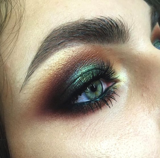 green-smokey-eye-makeup-look-min