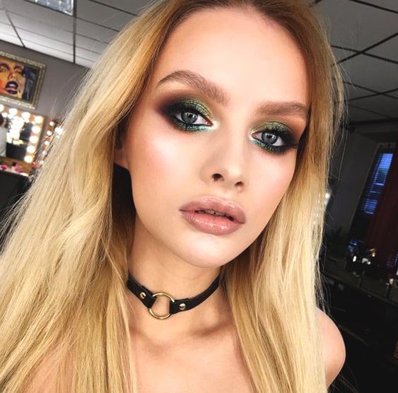 green-smokey-eye-makeup-min