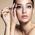mascara-applying-ecemella-min