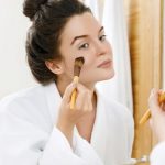 powder-applying-eyeshadow-makeup-min