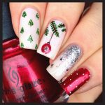 christmas-nail-art-design-ideas-christmas-tree-and-glitter-nails-min