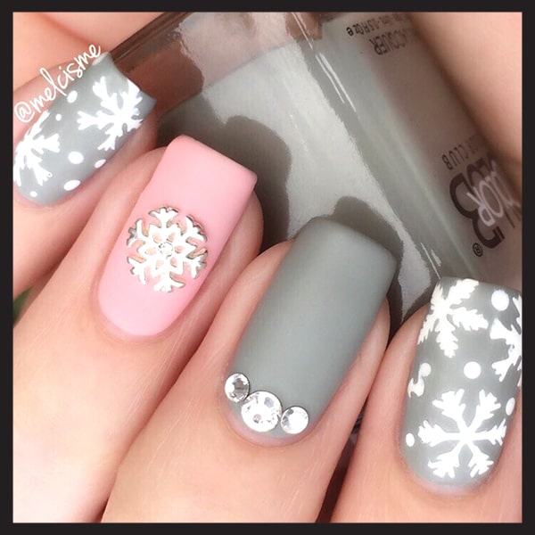 christmas-nail-art-design-ideas-pastel-pink-grey-snowflake-nails-min