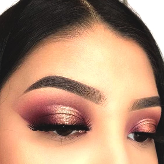 cranberry-eyeshadow-makeup-christmas-makeup-ideas-min