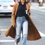 hailey-baldwin-boyfriend-jean-look