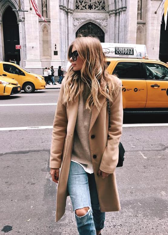 how-to-wear-boyfriend-jeans-nude-coat-outfit