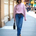 how-to-wear-boyfriend-jeans-pink-turtleneck-sweater