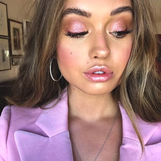 metallic-lips-pink-makeup-look-min