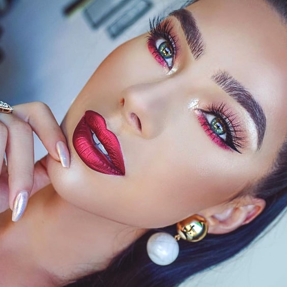 metallic-red-lipstick-makeup-look-for-christmas-min