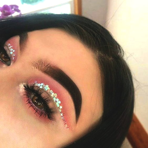 starry-pink-eyeshadow-makeup-christmas-makeup-ideas-min