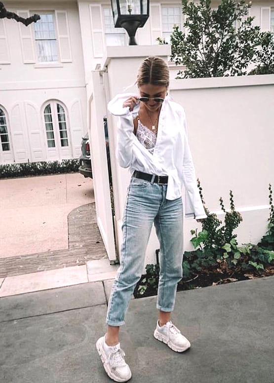 outfit jeans and white shirt