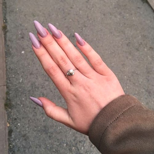almond-shaped-nails-nail-art-trends-2019-min