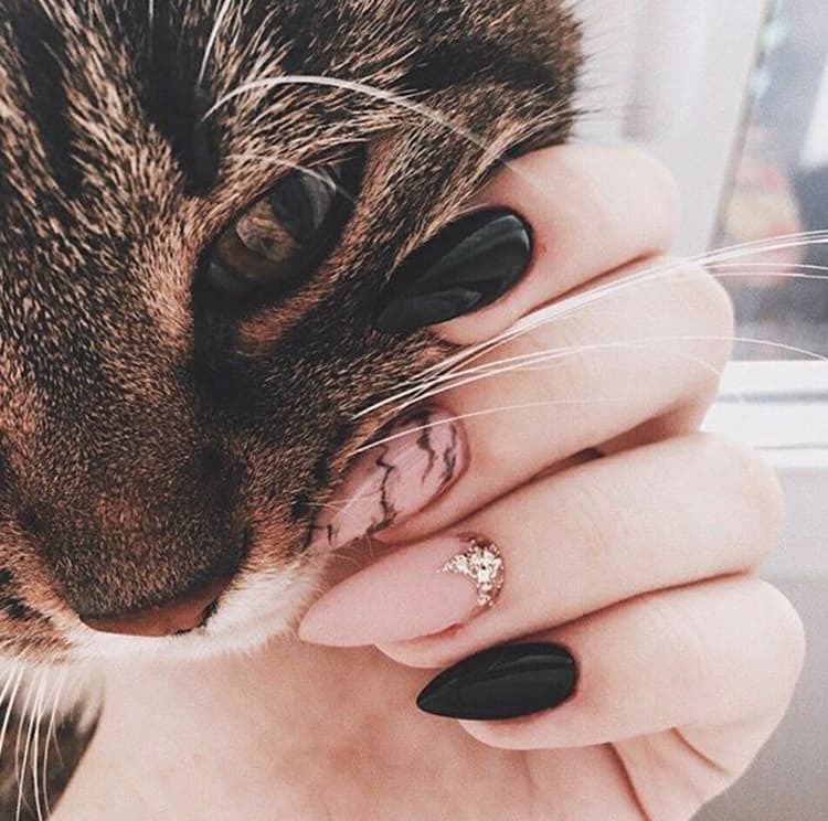 black-and-rose-gold-cute-nail-art-designs-min