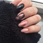 black-nail-design-trends-rose-gold-nails-min