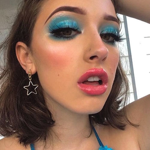 colorful-glossy-makuep-trend-2019-makeup-trends-blue-eyeshadow-makeup-min