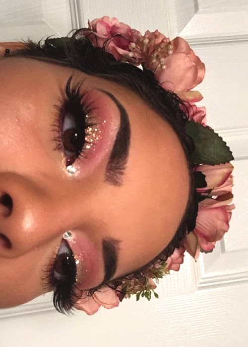 glittery-eye-makeup-2019-makeup-trends-glittery-makeup-min