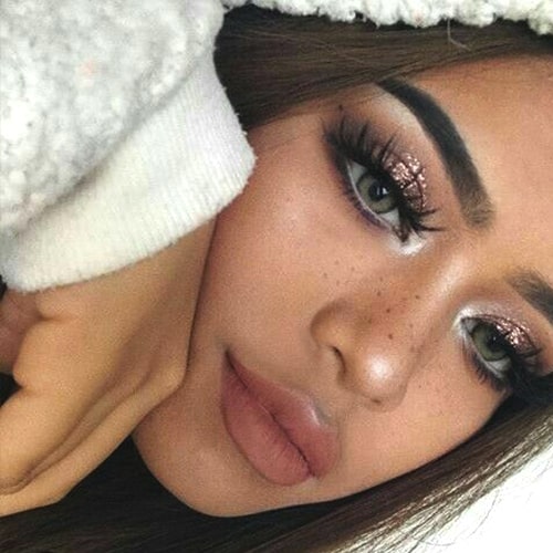 glittery-eye-makeup-trend-2019-makeup-trends-min