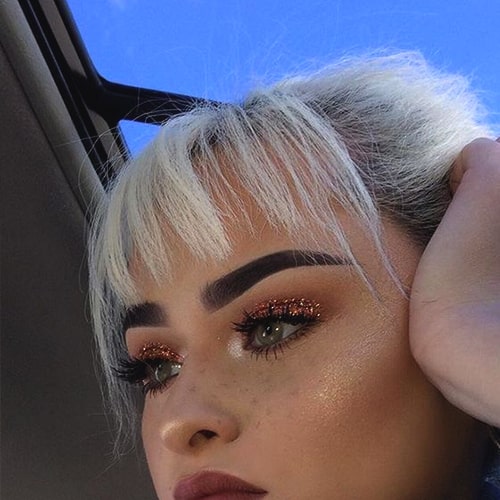 glittery-makeup-trend-makeup-ideas-2019-min