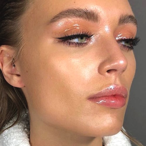 glossy-makeup-ideas-glossy-makeup-trend-2019-min