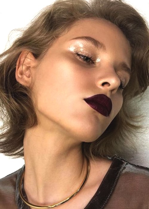 glossy-makeup-trend-2019-makeup-trends-min