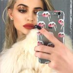 kylie-jenner-makeup-look-glossy-makeup-trend-min
